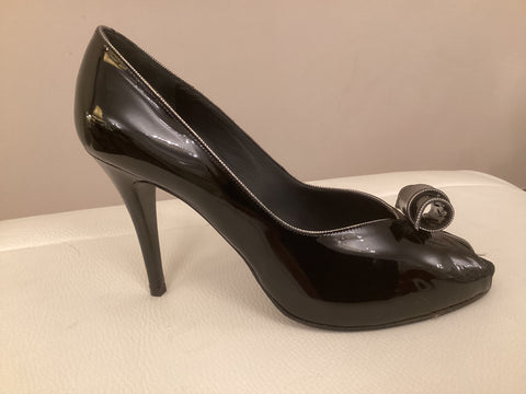 Renata RN09B Patent leather high heel shoe