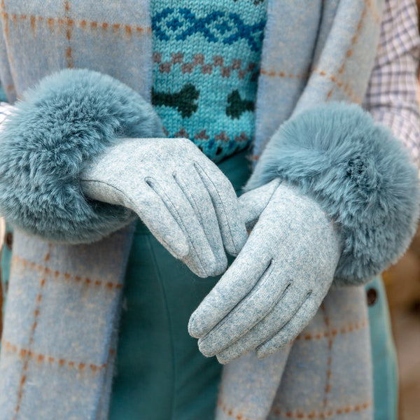 Faux suede glove with soft faux fur